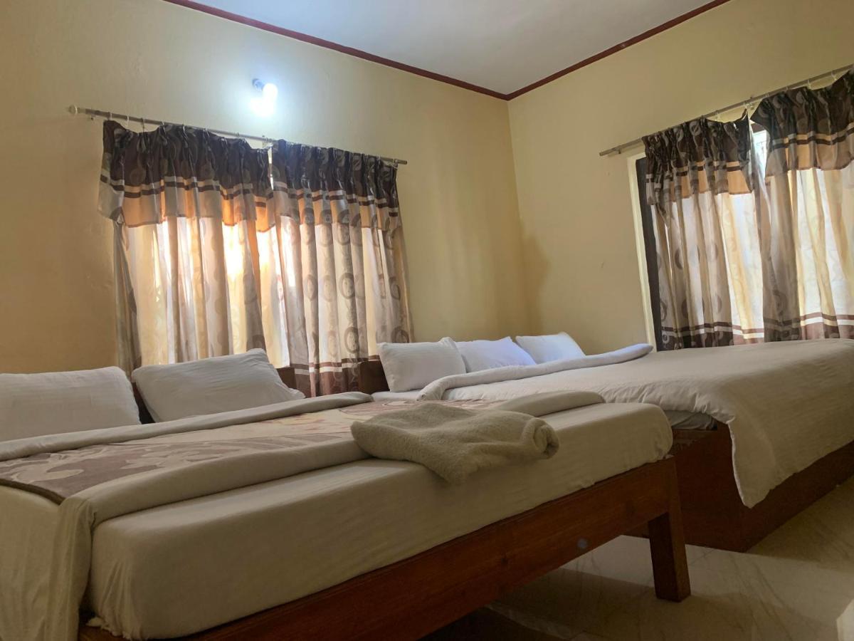 Hotel Peace Ganga Inn Pokhara Esterno foto