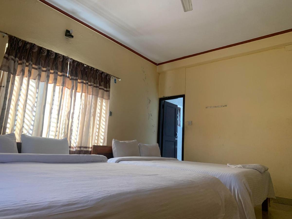 Hotel Peace Ganga Inn Pokhara Esterno foto