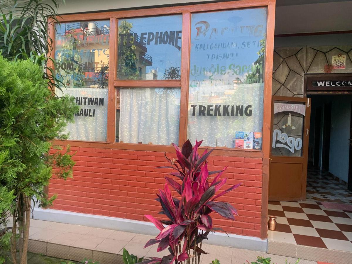 Hotel Peace Ganga Inn Pokhara Esterno foto