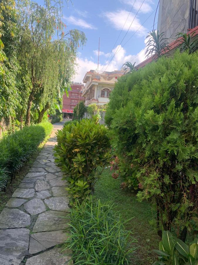 Hotel Peace Ganga Inn Pokhara Esterno foto