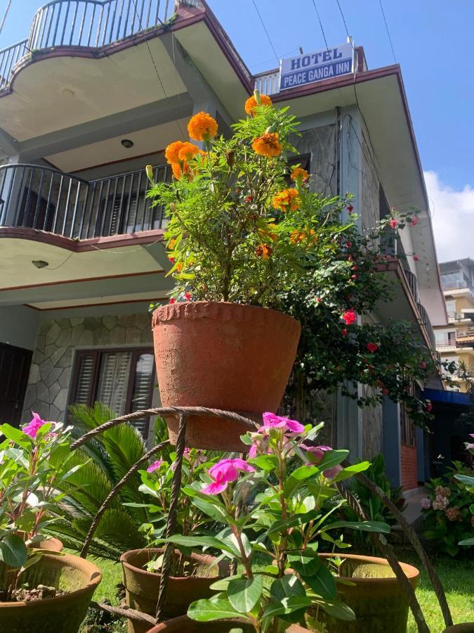 Hotel Peace Ganga Inn Pokhara Esterno foto