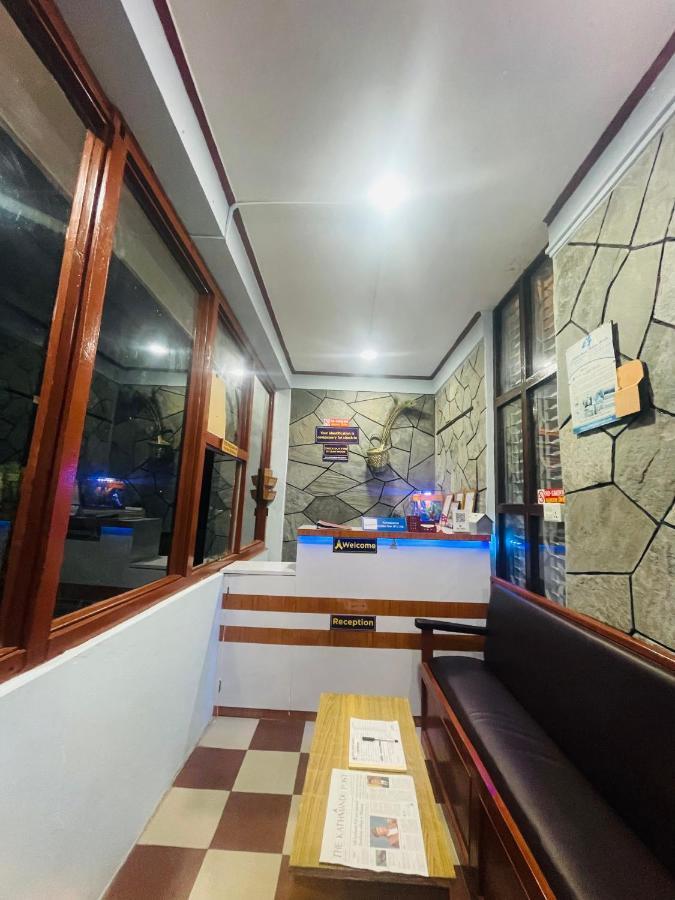 Hotel Peace Ganga Inn Pokhara Esterno foto