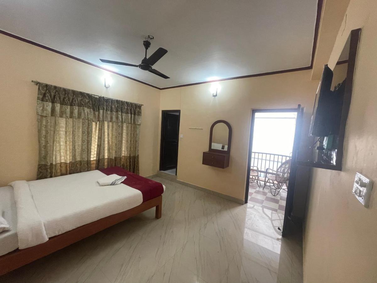 Hotel Peace Ganga Inn Pokhara Esterno foto
