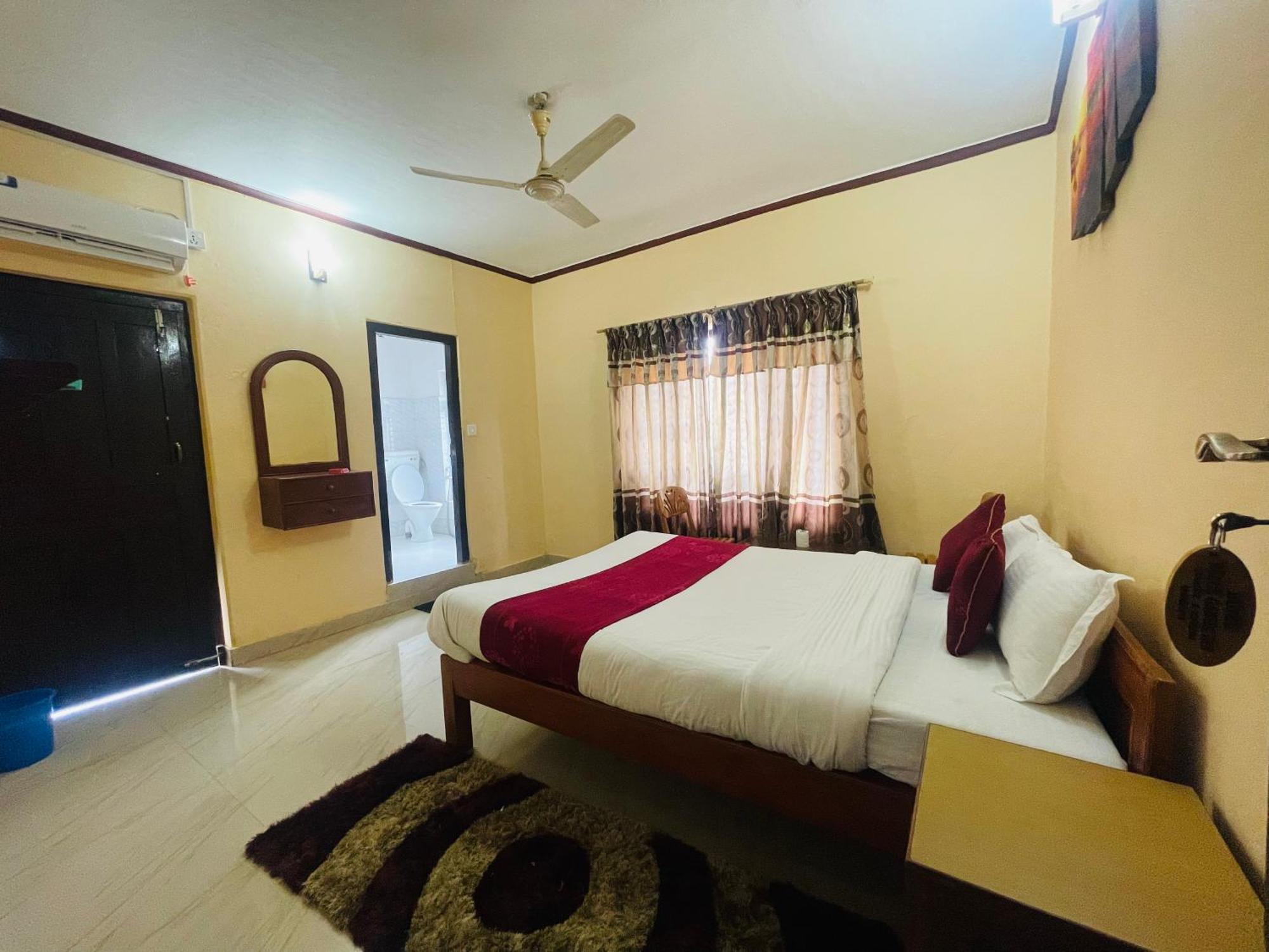 Hotel Peace Ganga Inn Pokhara Esterno foto