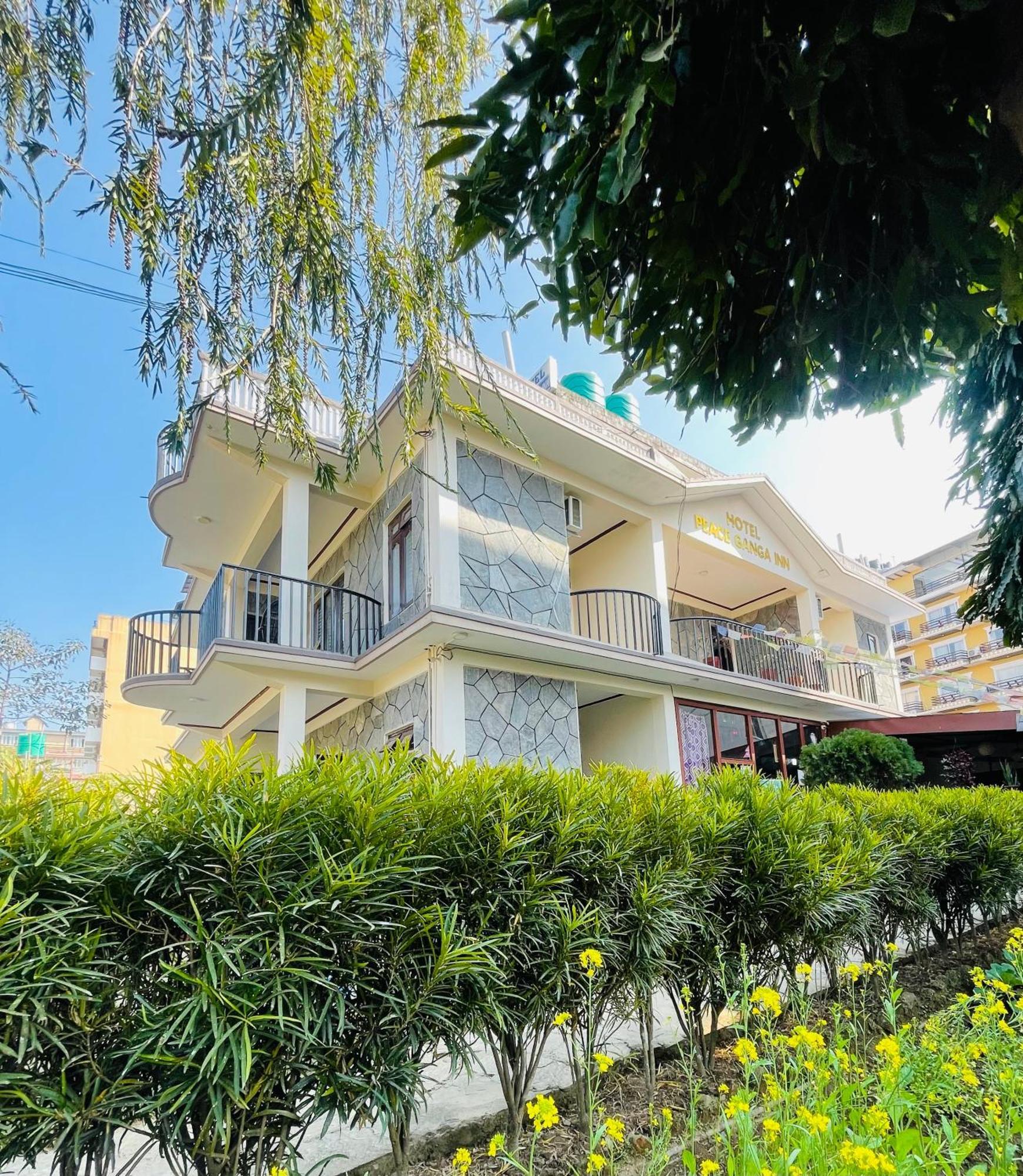Hotel Peace Ganga Inn Pokhara Esterno foto
