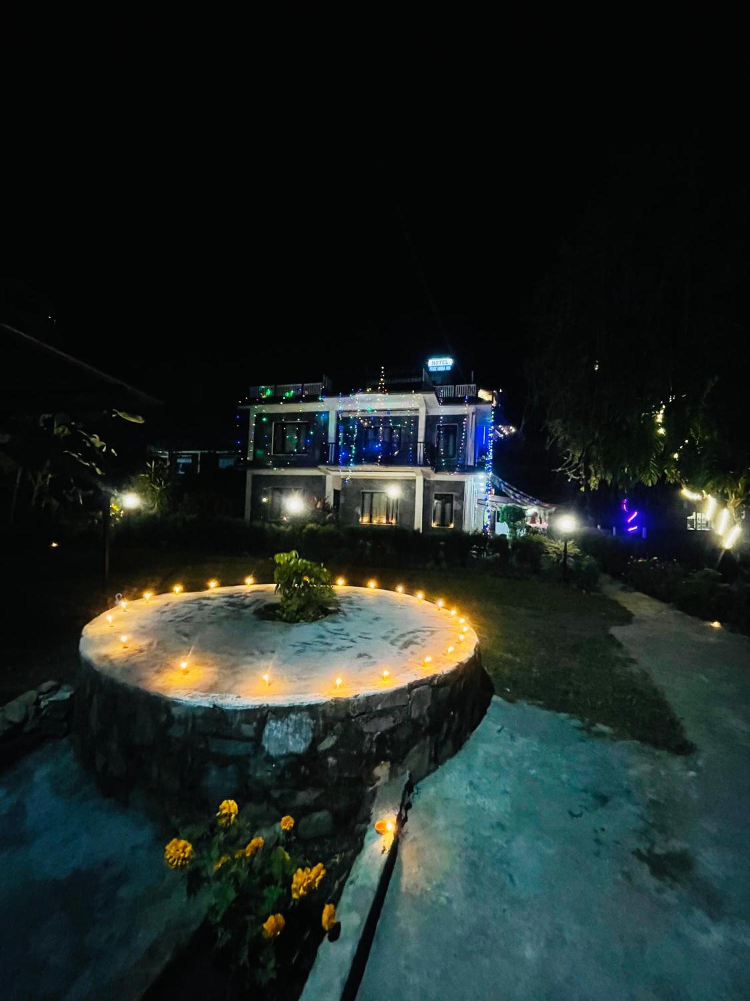 Hotel Peace Ganga Inn Pokhara Esterno foto